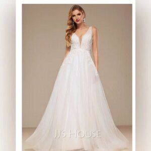 NWT WEDDING DRESS SIZE 14